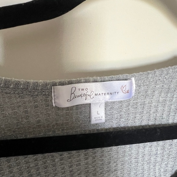 Gray V-Neck Ribbed Women's Top - Picture 3 of 3